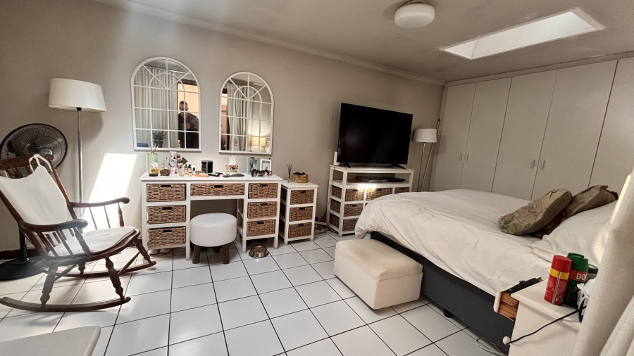 4 Bedroom Property for Sale in Kirstenhof Western Cape